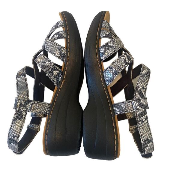 Clarks Collection Ultra Comfort Gray & White Adjustable Velcro Strap Sandals. - Picture 6 of 7